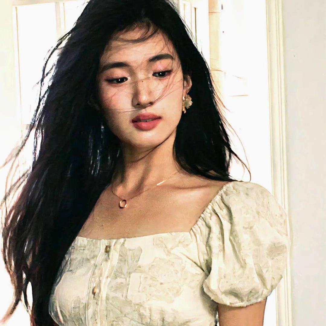 碧窗艳影